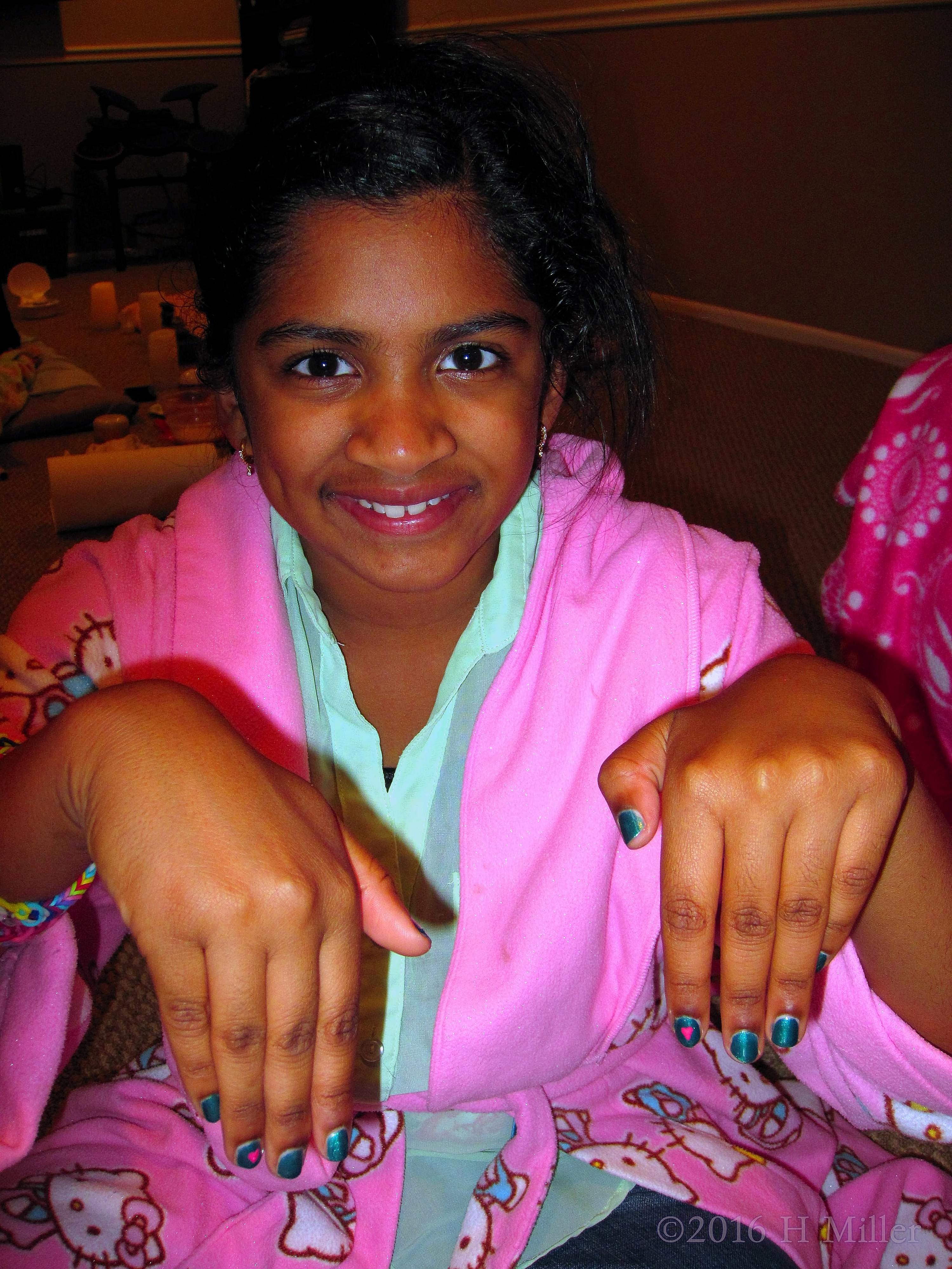 She Loves Her New Mini Manicure! She Loves Her New Mini Manicure!