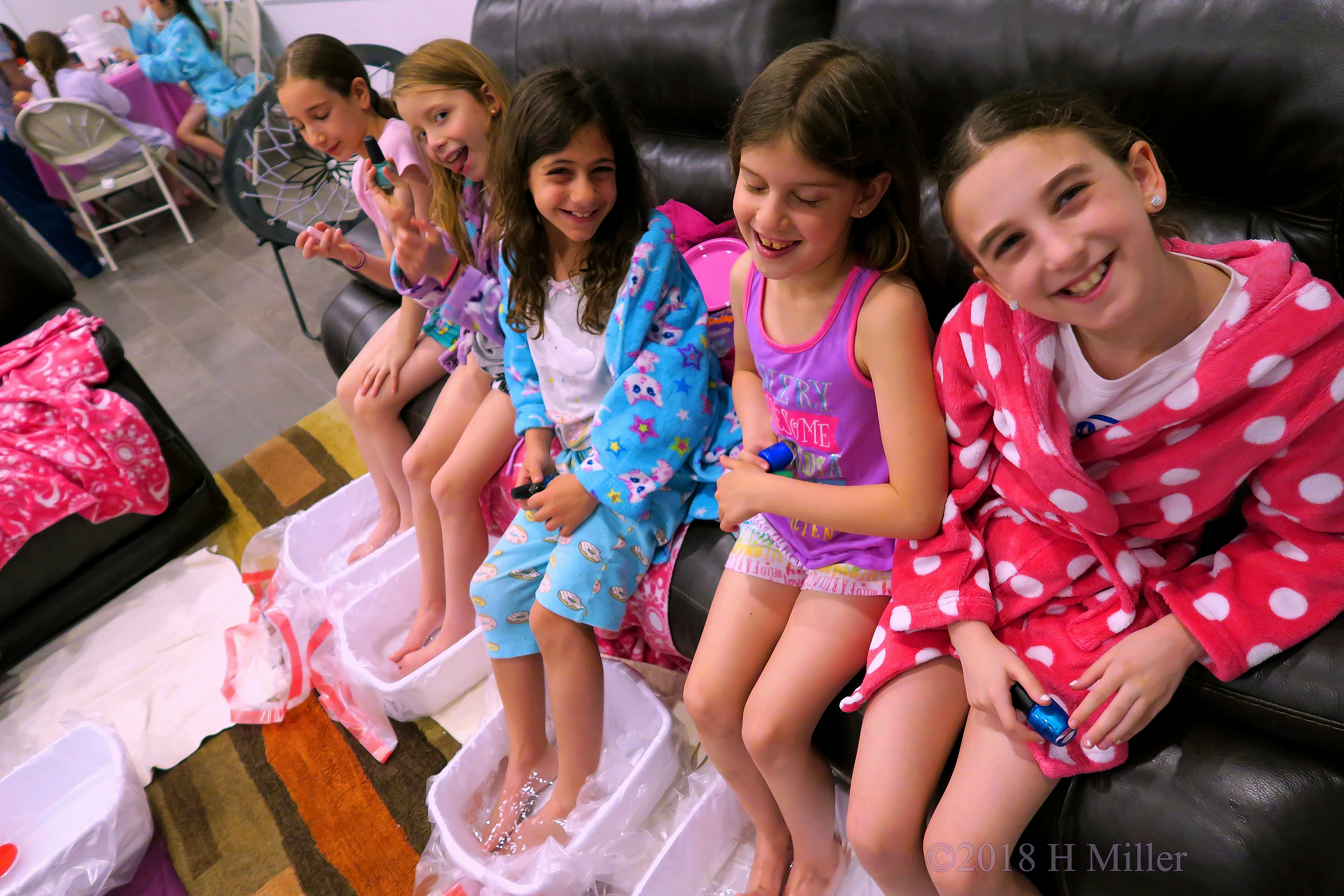 Sivan And Her Friends Getting A Relaxing Mini Pedi! Sivan And Her Friends Getting A Relaxing Mini Pedi!