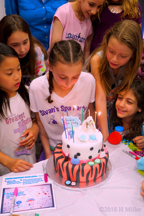 Aweeeee It's Sooooo Cool!! Check Out The Spa Robe Character On Top Ready For A Facial!! Aweeeee It's Sooooo Cool!! Check Out The Spa Robe Character On Top Ready For A Facial!!