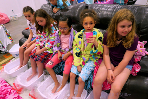 From Facial To Mini Pedi.... Sivan And Friends Enjoying Themselves From Facial To Mini Pedi.... Sivan And Friends Enjoying Themselves