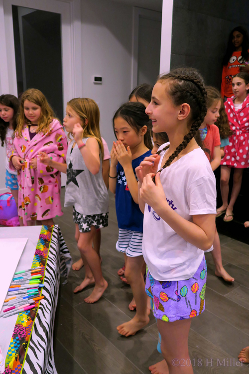 Sivan's And Her Friends Chilling! Sivan's And Her Friends Chilling!