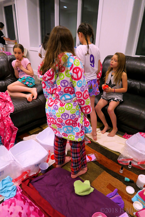 Sivan And Her Friends Relaxing After Spa Facials And Mini Mani Pedis! Sivan And Her Friends Relaxing After Spa Facials And Mini Mani Pedis!