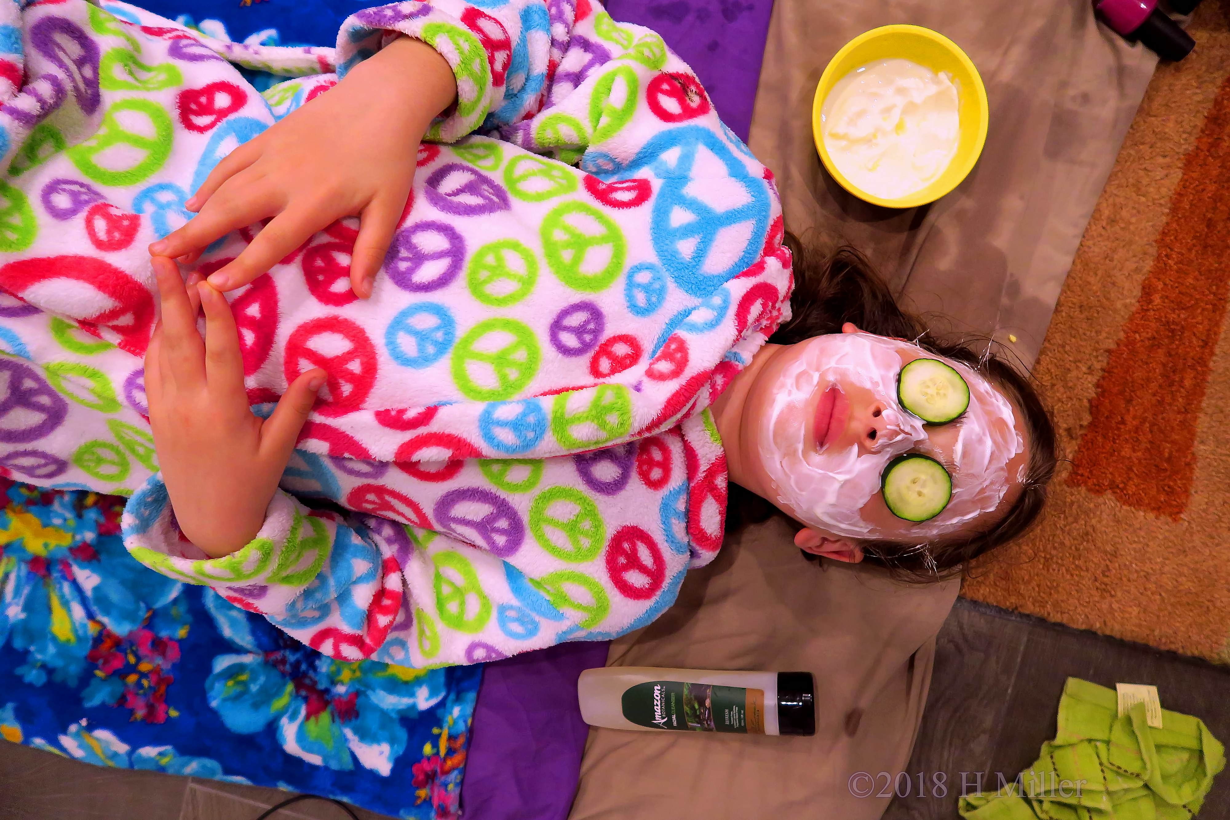 Ahh Namaste!! Girls Facials Are So Relaxing! Ahh Namaste!! Girls Facials Are So Relaxing!