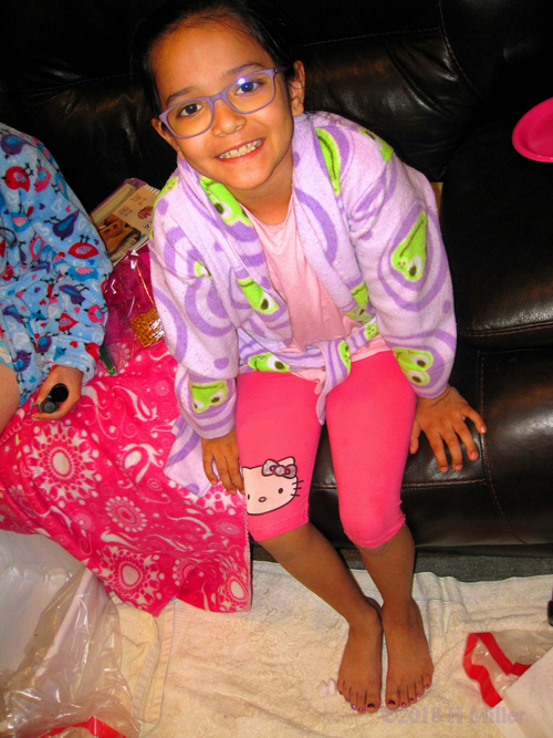 Awesome Kids Manicure And Pedicure on Smiling Party Guest! Awesome Kids Manicure And Pedicure on Smiling Party Guest!