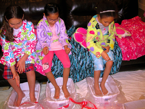 Guests Dropping In Salt During The Mini Pedi Process Guests Dropping In Salt During The Mini Pedi Process