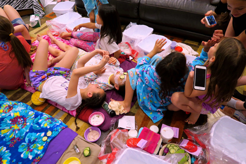 Relaxing With Friends On Spa Throws While Getting Spa Facials Relaxing With Friends On Spa Throws While Getting Spa Facials