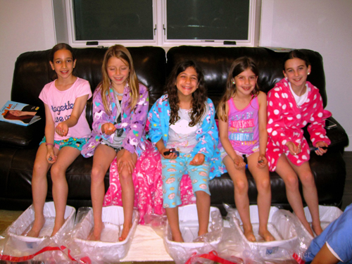 Sivan And Her Friends Enjoying A Relaxing Mini Pedi Sivan And Her Friends Enjoying A Relaxing Mini Pedi
