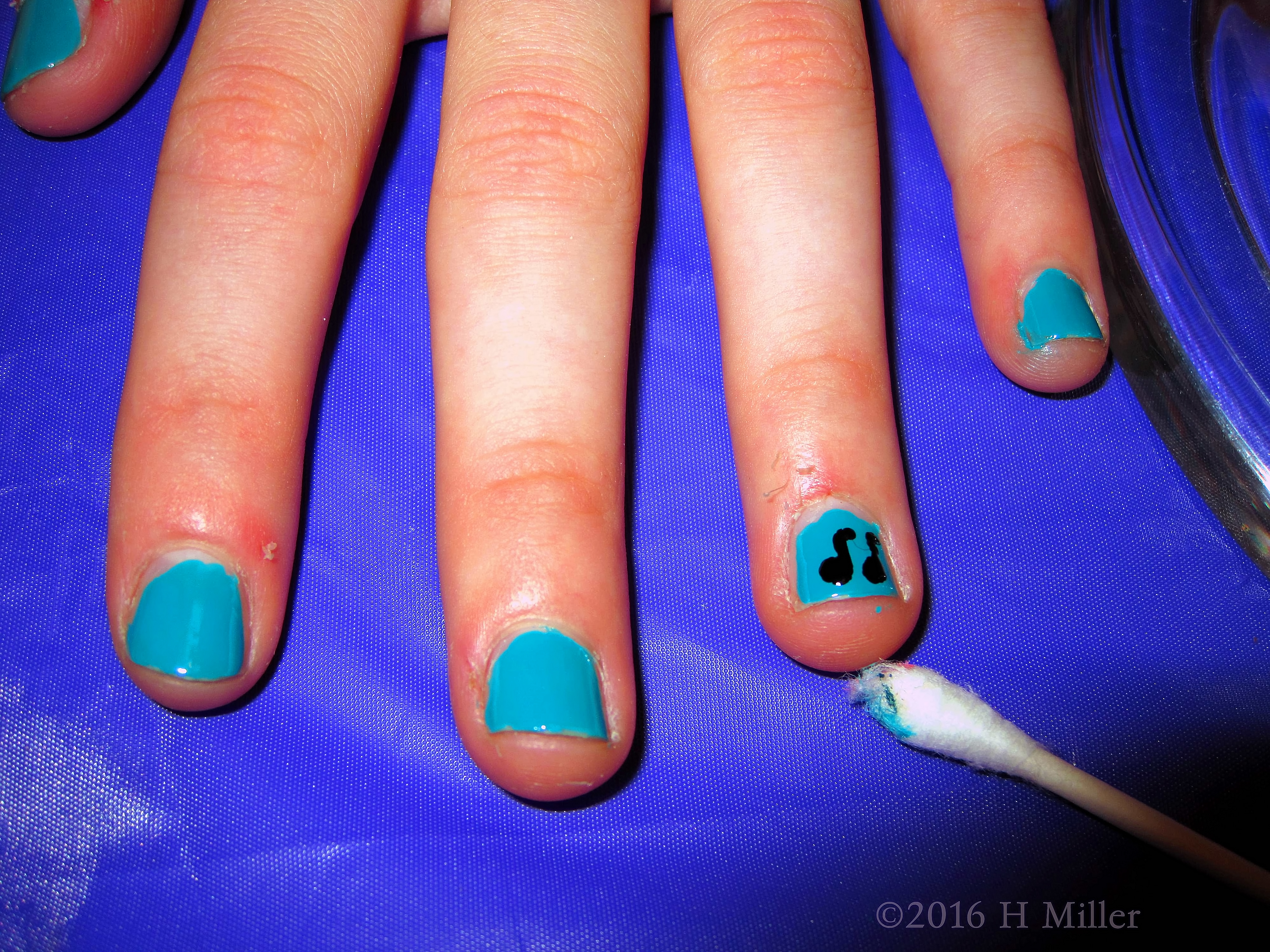 Mini Manicure With Music Note Nail Art Mini Manicure With Music Note Nail Art