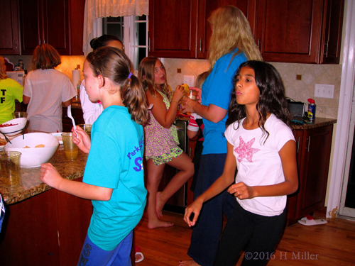 Snacktime In The Kitche Snacktime In The Kitche