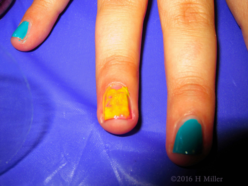 Yellow Mini Mani Marbled Nail