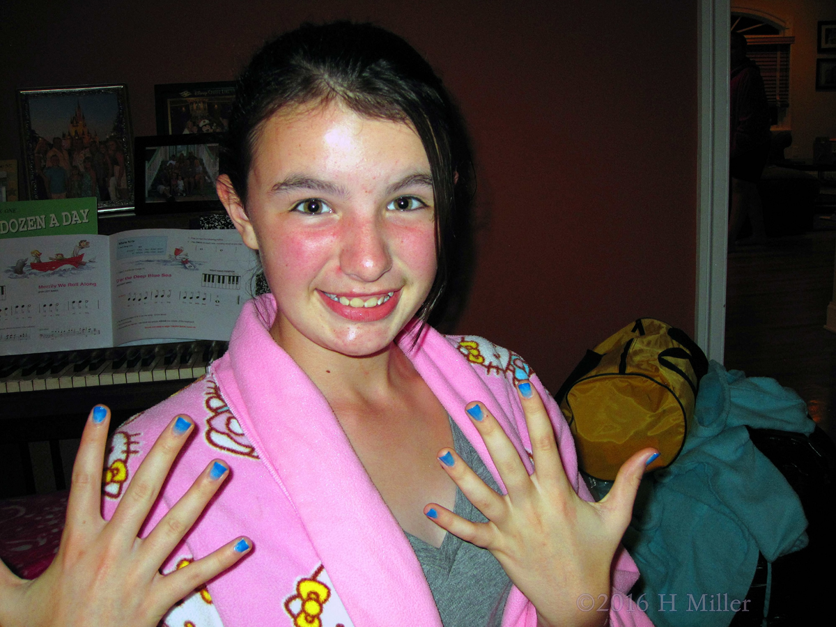 Loving Her Blue Mini Manicure