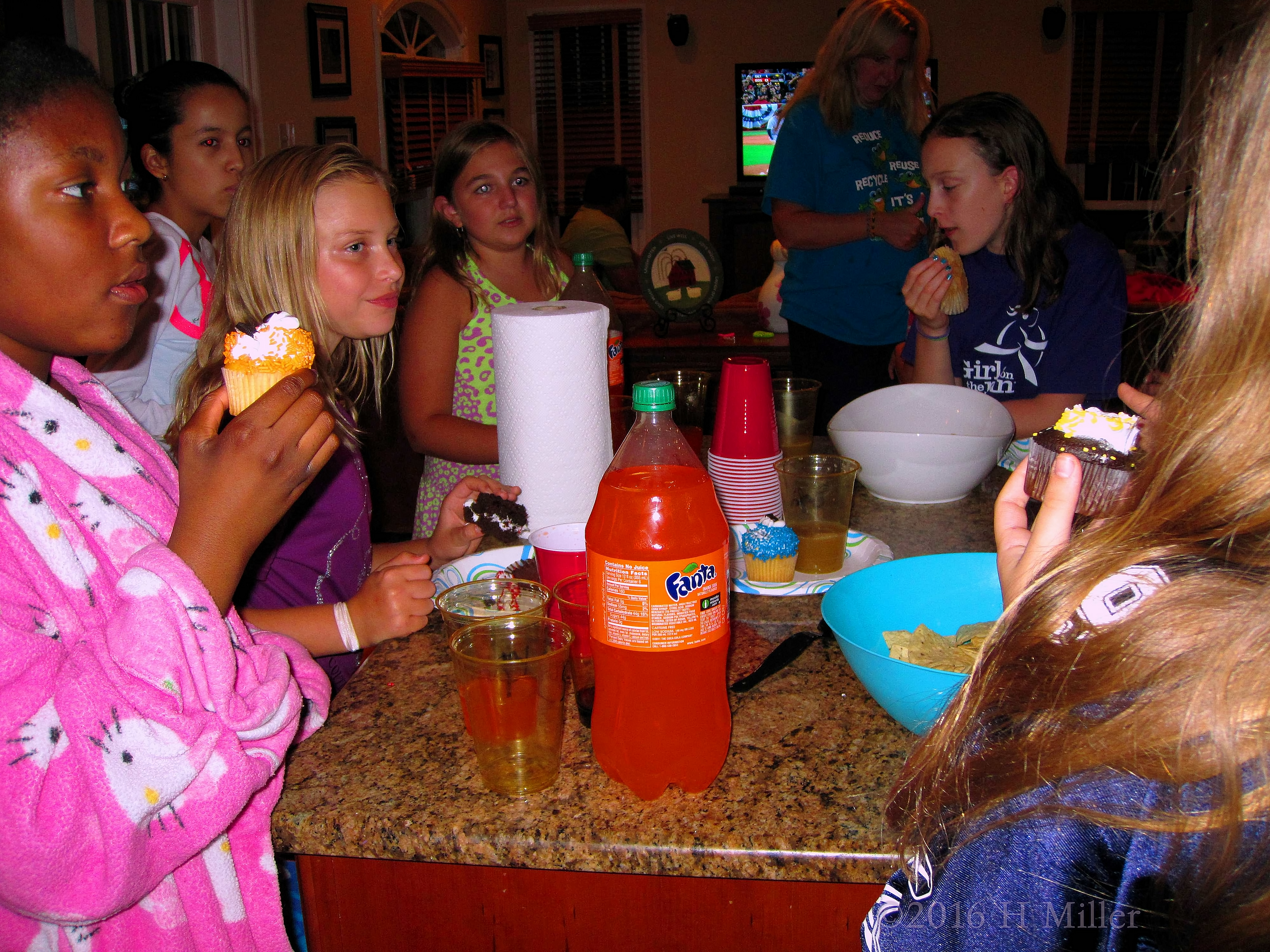 Yummy Birthday Cake With Friends Yummy Birthday Cake With Friends