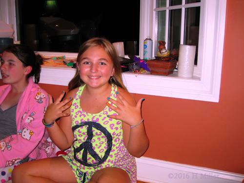 Manicures With Friends Is Fun! Manicures With Friends Is Fun!