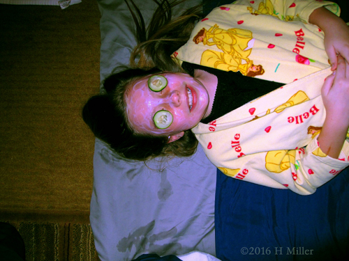 She Loves Her Home Girls Spa Strawberry Face Mask! She Loves Her Home Girls Spa Strawberry Face Mask!