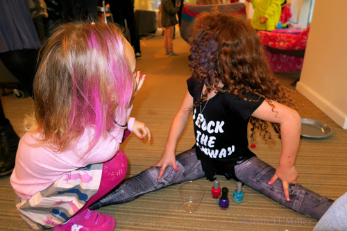 Hanging Out During Mini Manicures Hanging Out During Mini Manicures