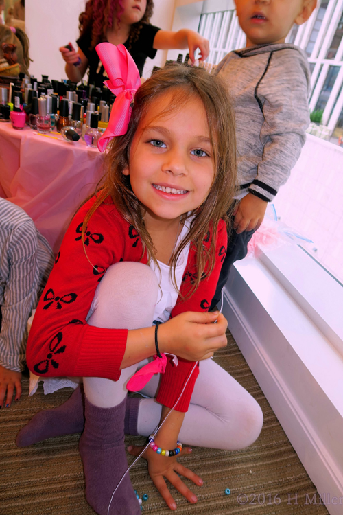 Having Tons Of Fun At The Kids Home Spa Party! Having Tons Of Fun At The Kids Home Spa Party!