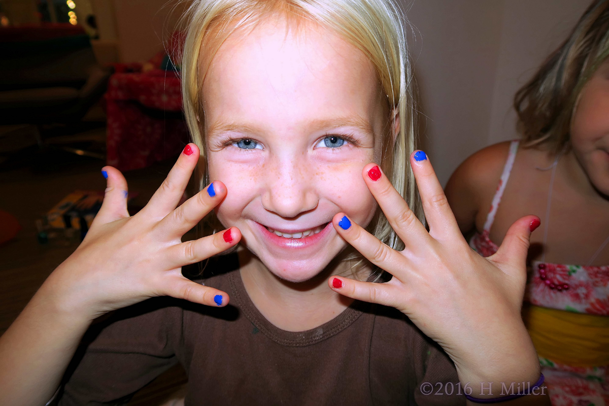 She LOVES Her Spa Party Mini Mani! 