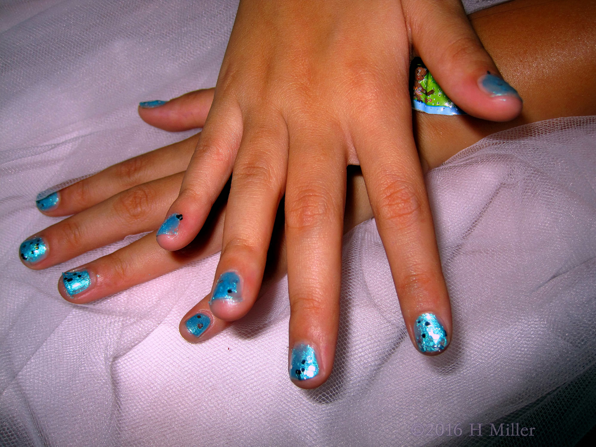 Shiny Blue Mini Manicure 