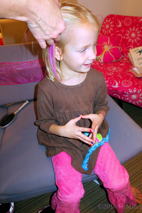 Fun Hairstyles At The Kids Spa Party.