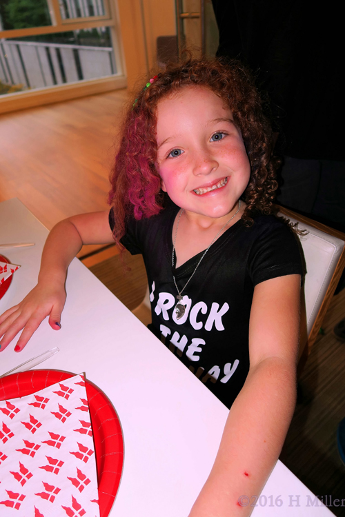 She's Having TONS Of Fun At The Kids Home Spa Party! She's Having TONS Of Fun At The Kids Home Spa Party!