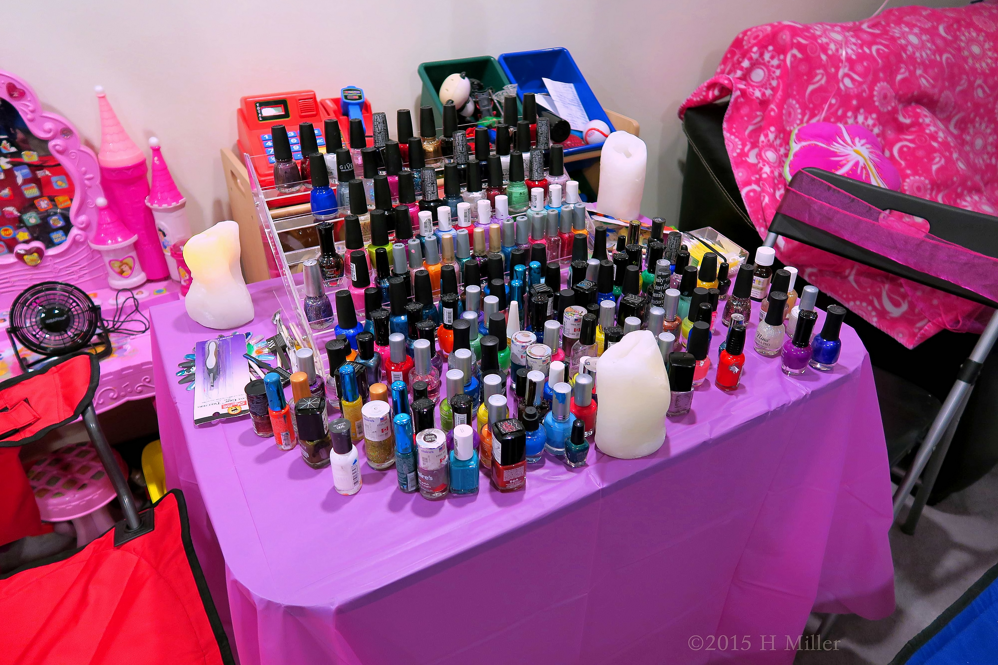 Mini Mani Nail Art Station.