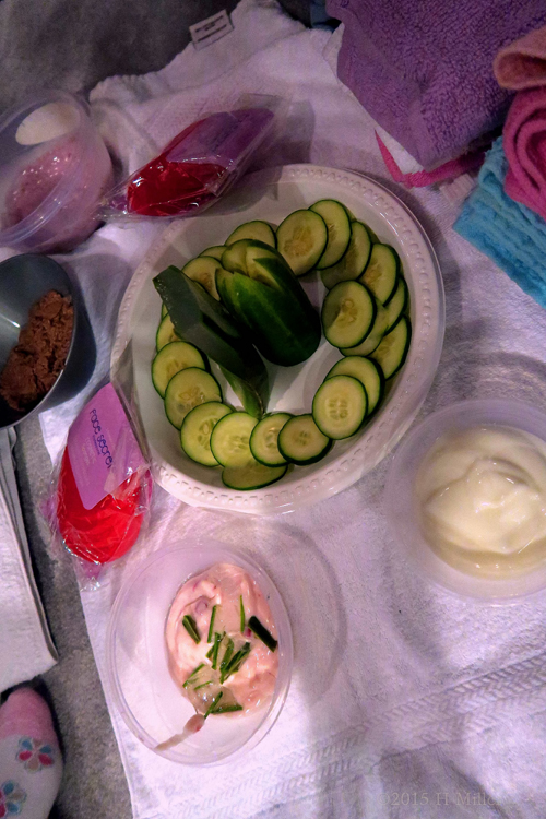 Note Our Freshly Prepared Masques For Kids Facials! 100 Percent Natural! Note Our Freshly Prepared Masques For Kids Facials! 100 Percent Natural!