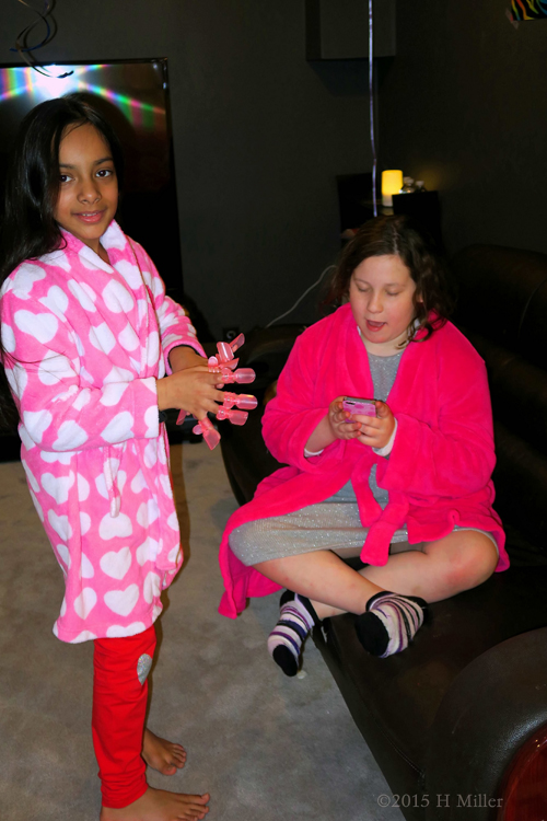 They're Hanging Out During The Spa Party They're Hanging Out During The Spa Party