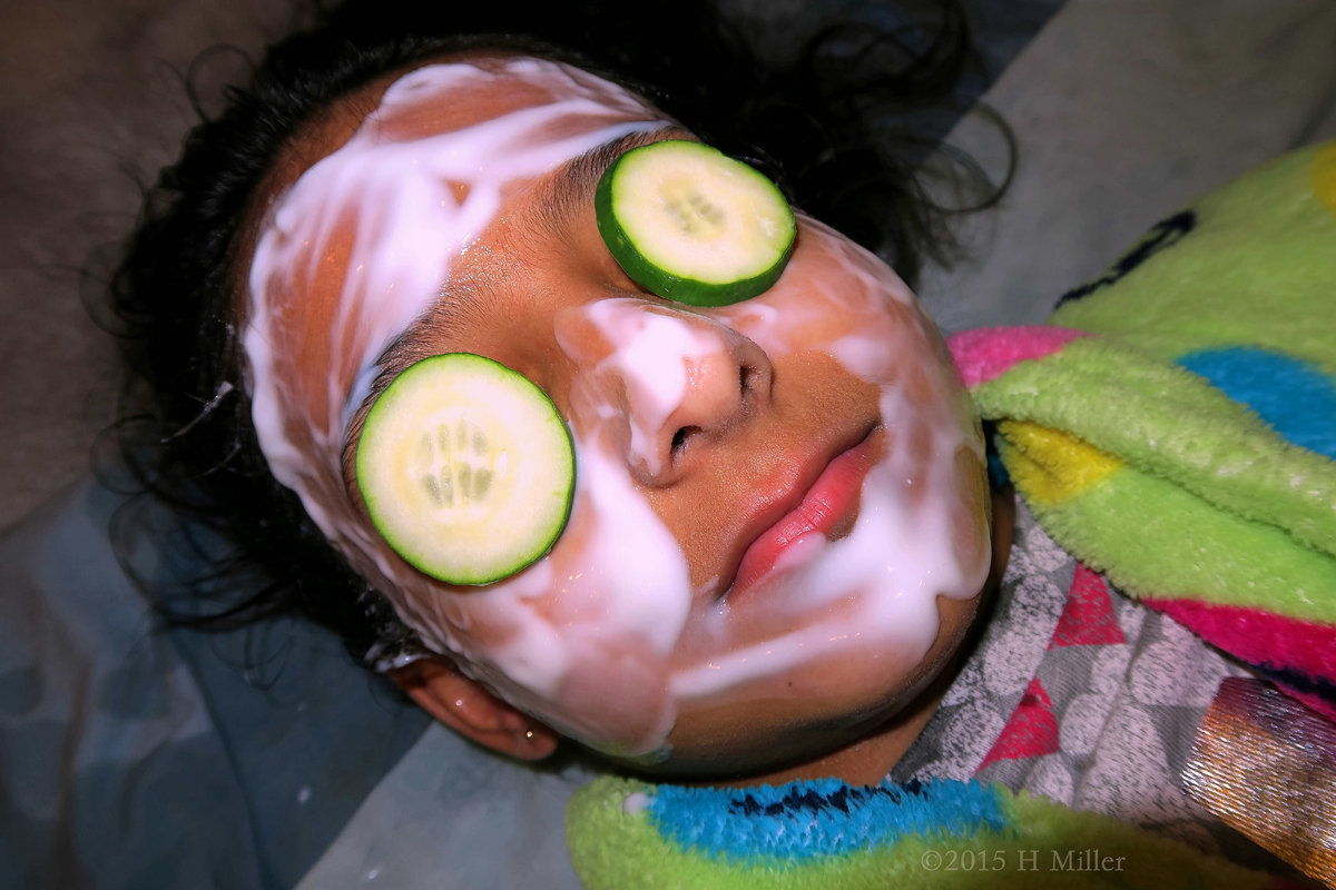 A Kids Facial Mask Is Super Relaxing 