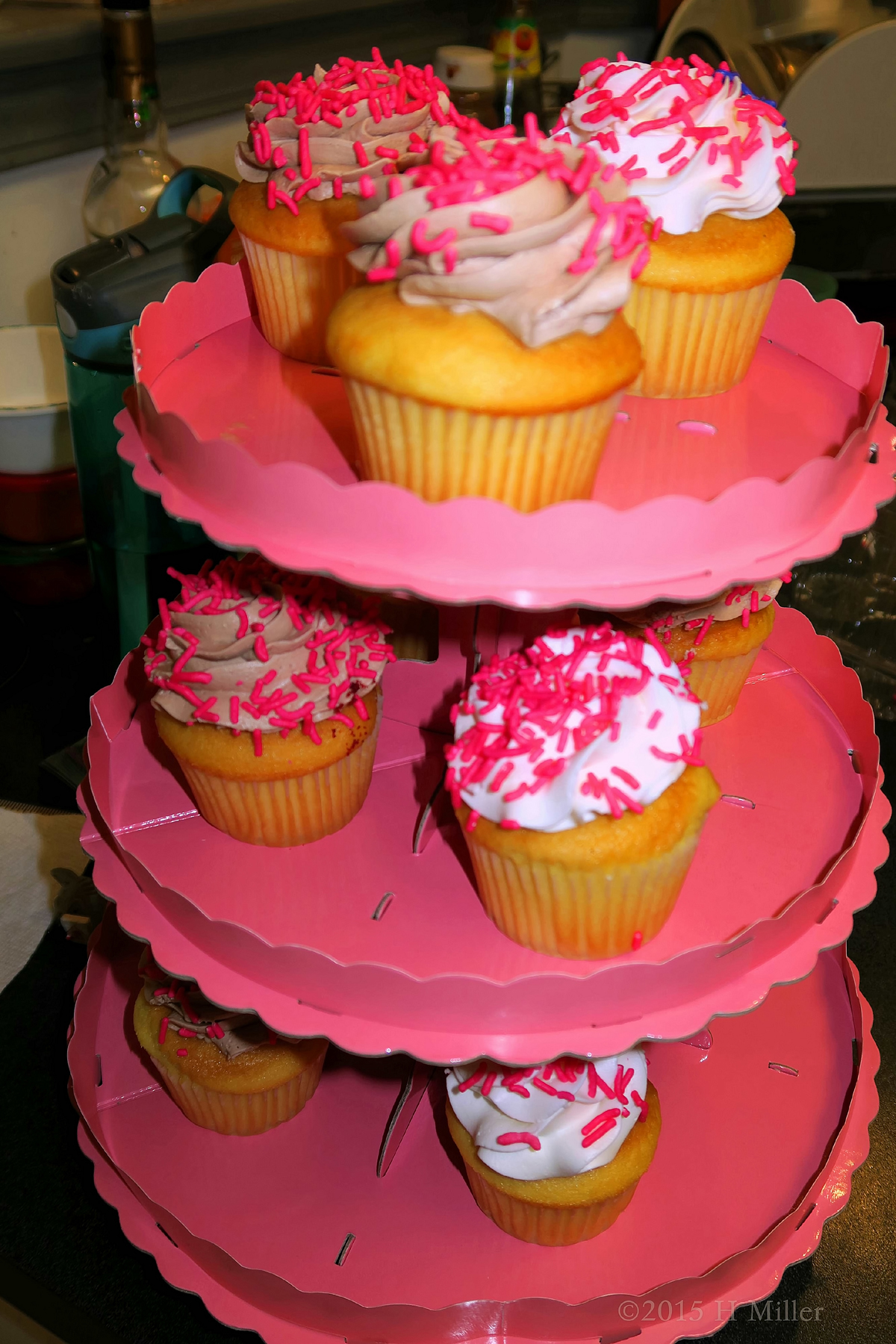Yummy Birthday Cupcakes 1