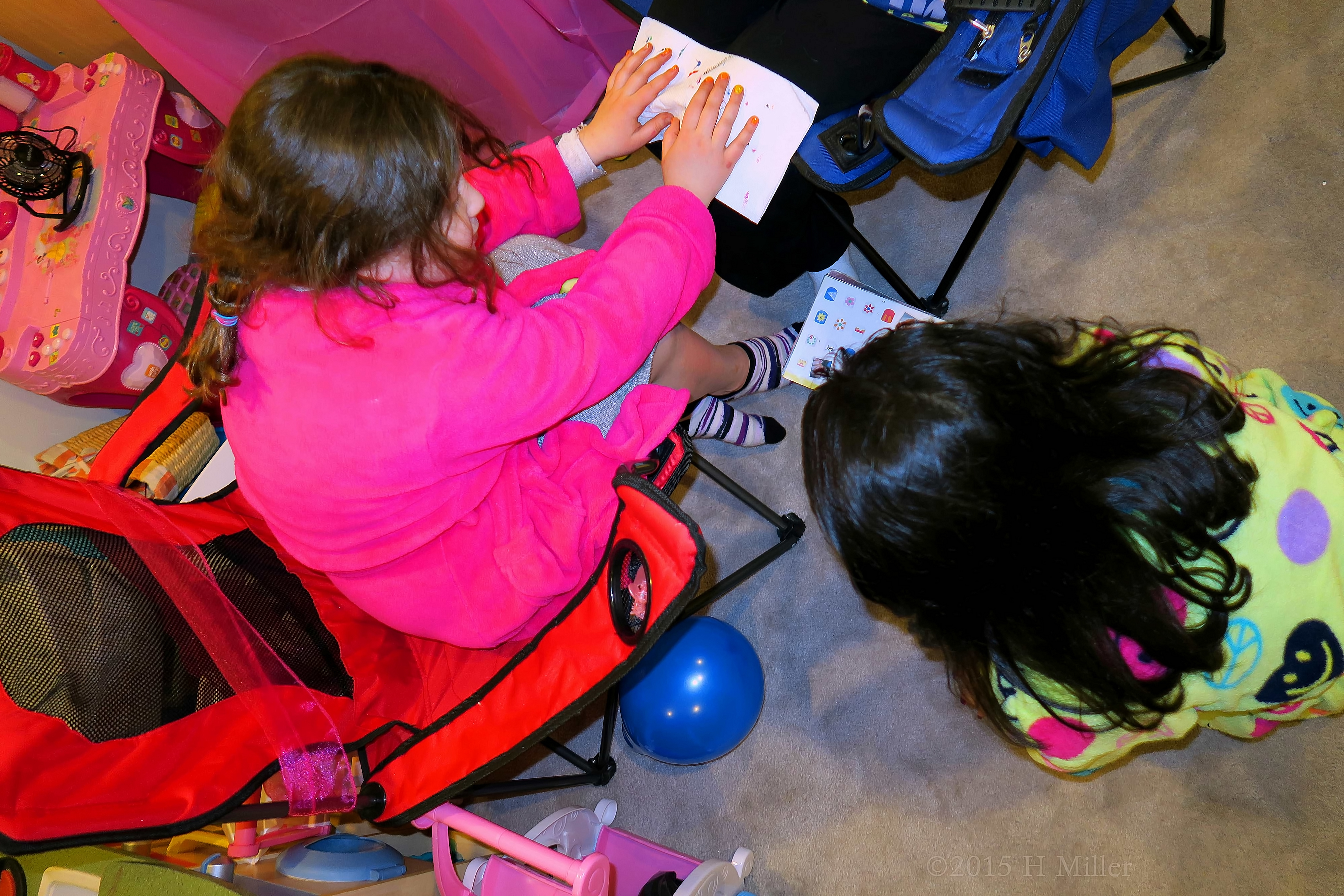 Getting A Mini Mani With Her Friend 