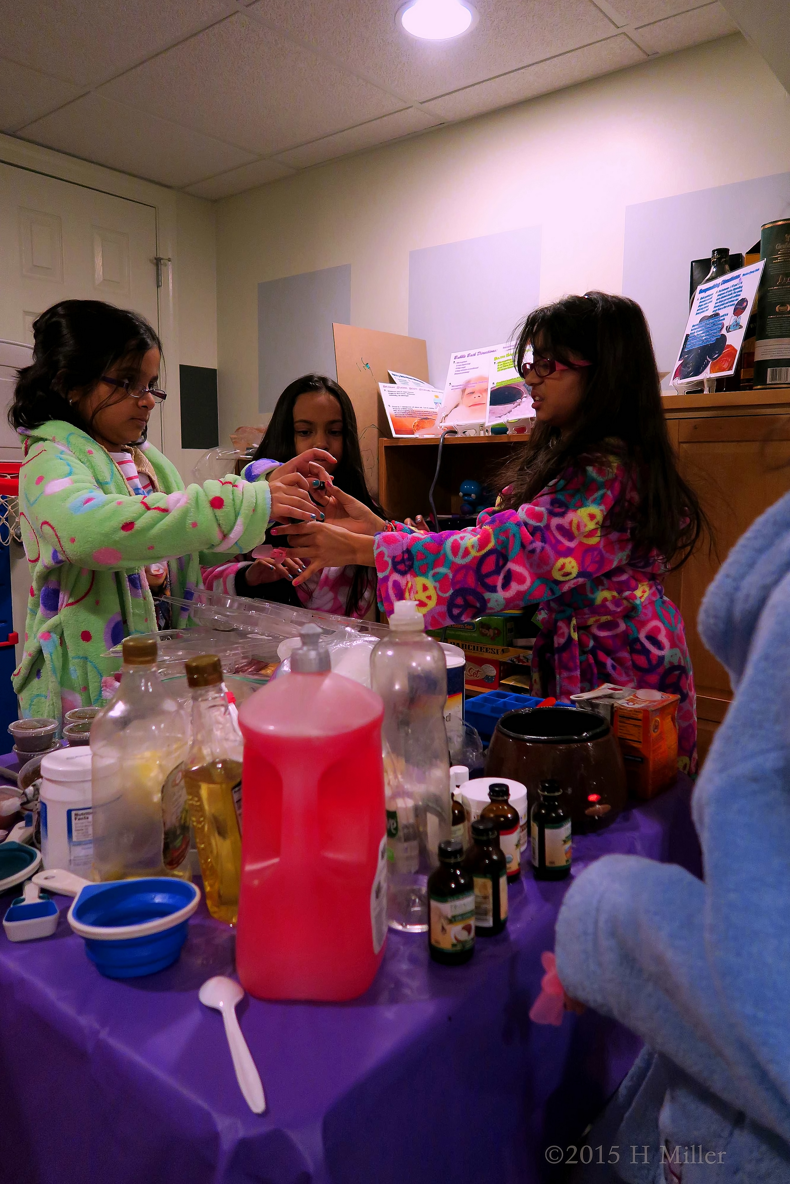 Helping Each Other With Spa Crafts 