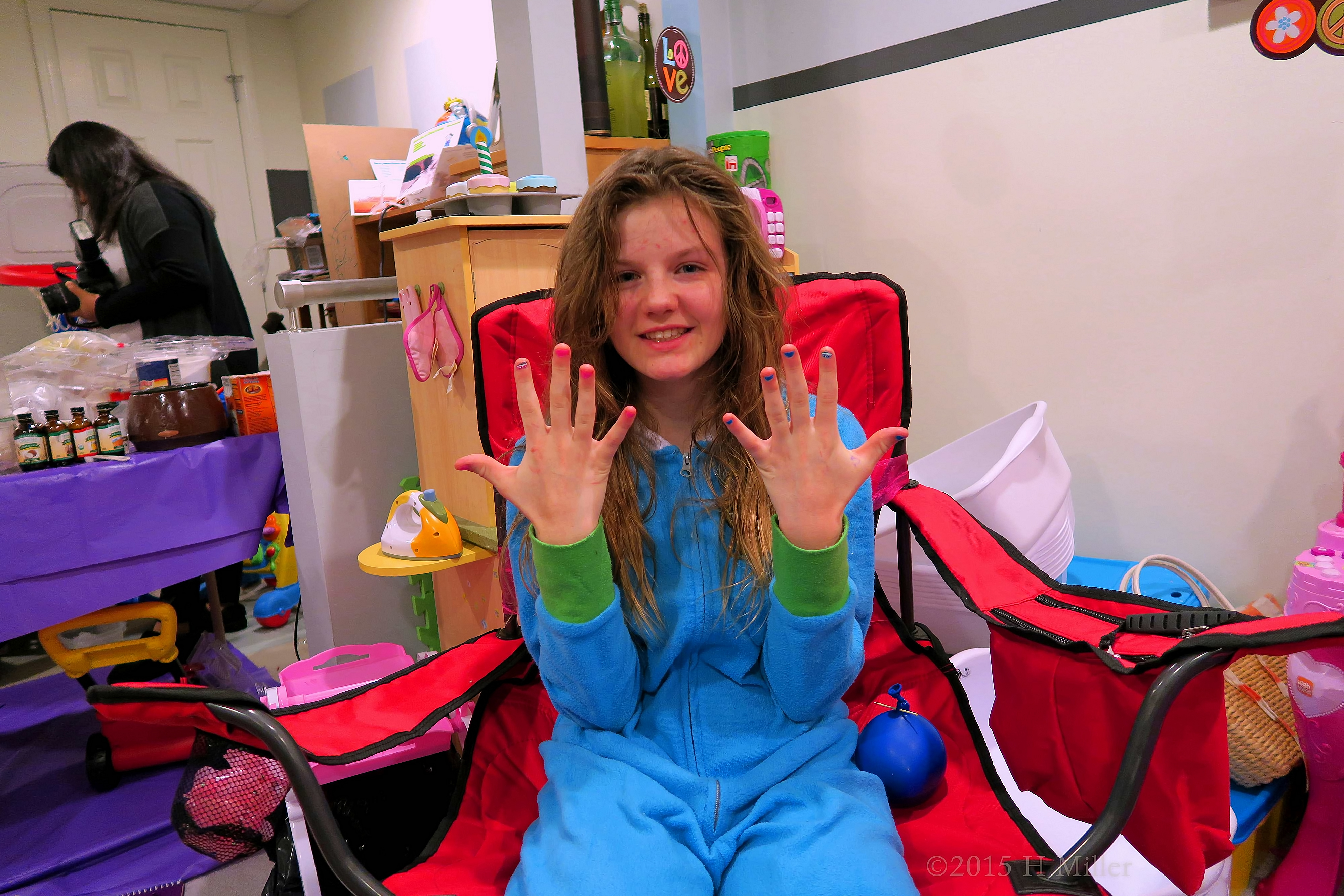 Showing Her Great Mini Manicure Showing Her Great Mini Manicure