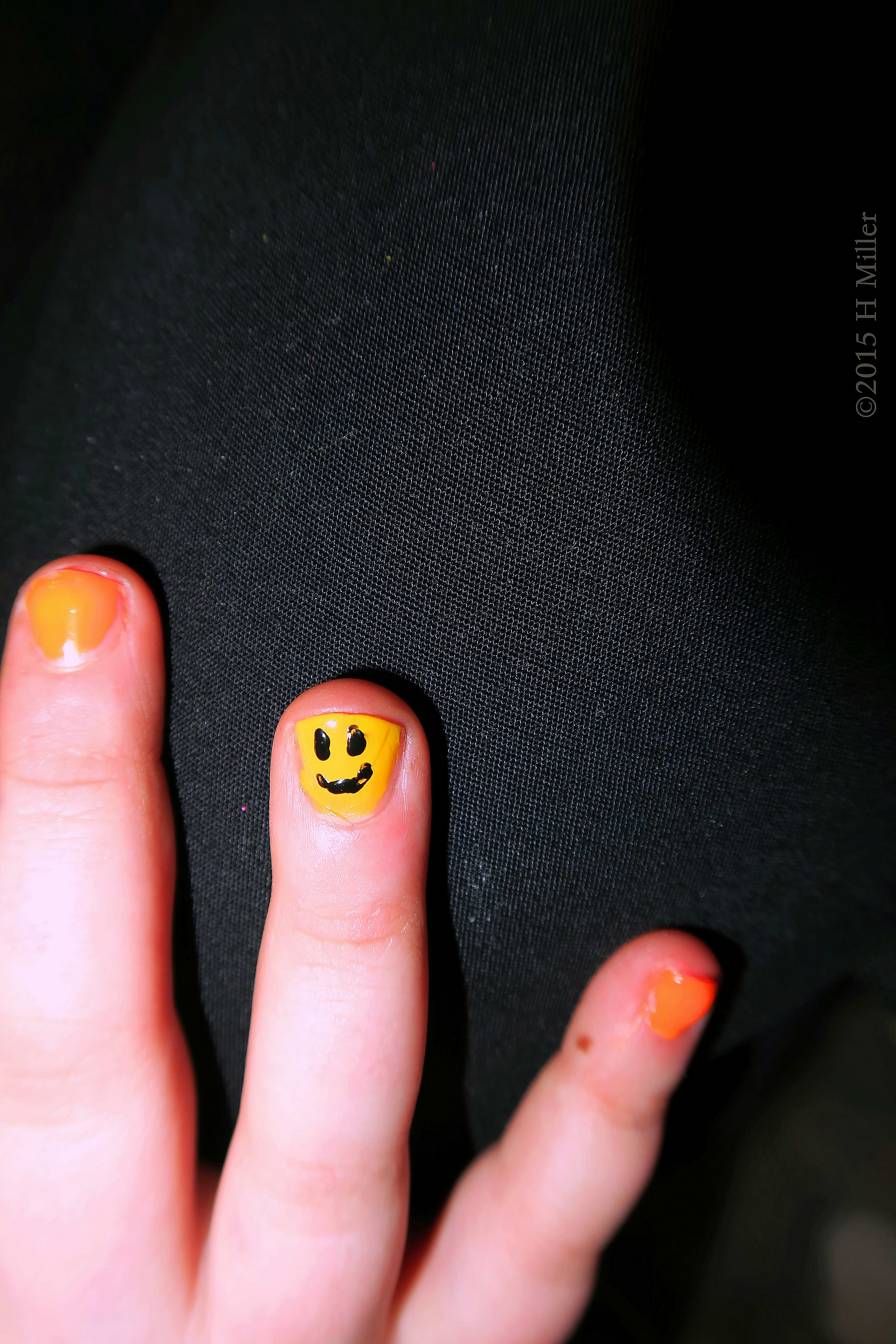 Smiley Face Mini Manicure Nail Art Smiley Face Mini Manicure Nail Art