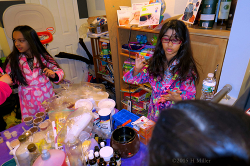 Doing Kids Crafts Projects At The Home Spa For Girls Doing Kids Crafts Projects At The Home Spa For Girls