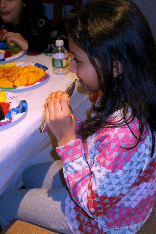 Eating Dinner During The Home Girls Spa Party Eating Dinner During The Home Girls Spa Party