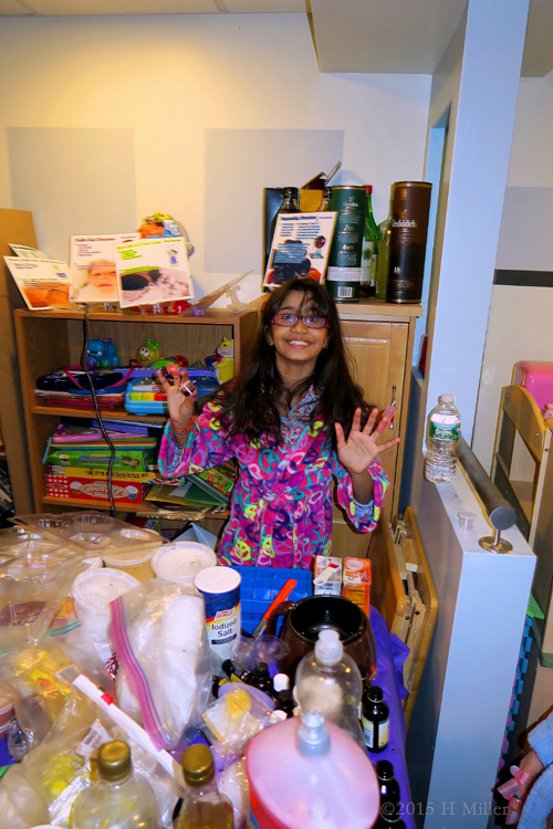 She's Having Tons Of Fun Doing Spa Crafts! She's Having Tons Of Fun Doing Spa Crafts!