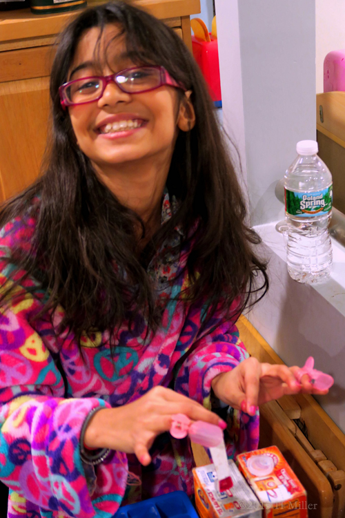 She LOVES The Kids Spa Party Crafts! She LOVES The Kids Spa Party Crafts!