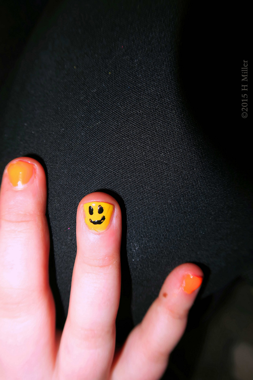 Smiley Face Mini Manicure Nail Art