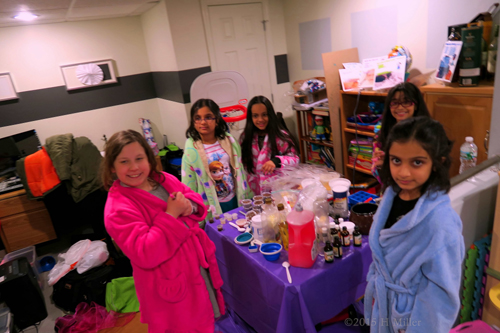 The Girls Are Having Fun Doing Spa Crafts! The Girls Are Having Fun Doing Spa Crafts!