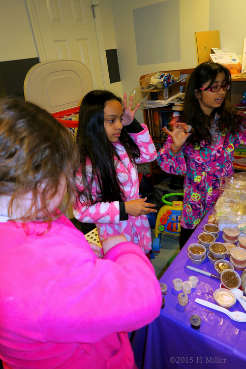 They're Doing Girls Spa Crafts At Home They're Doing Girls Spa Crafts At Home