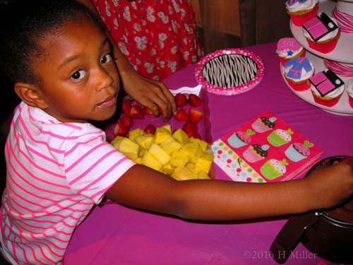 This Guest Is Helping Herself to Some Fruit Snacks