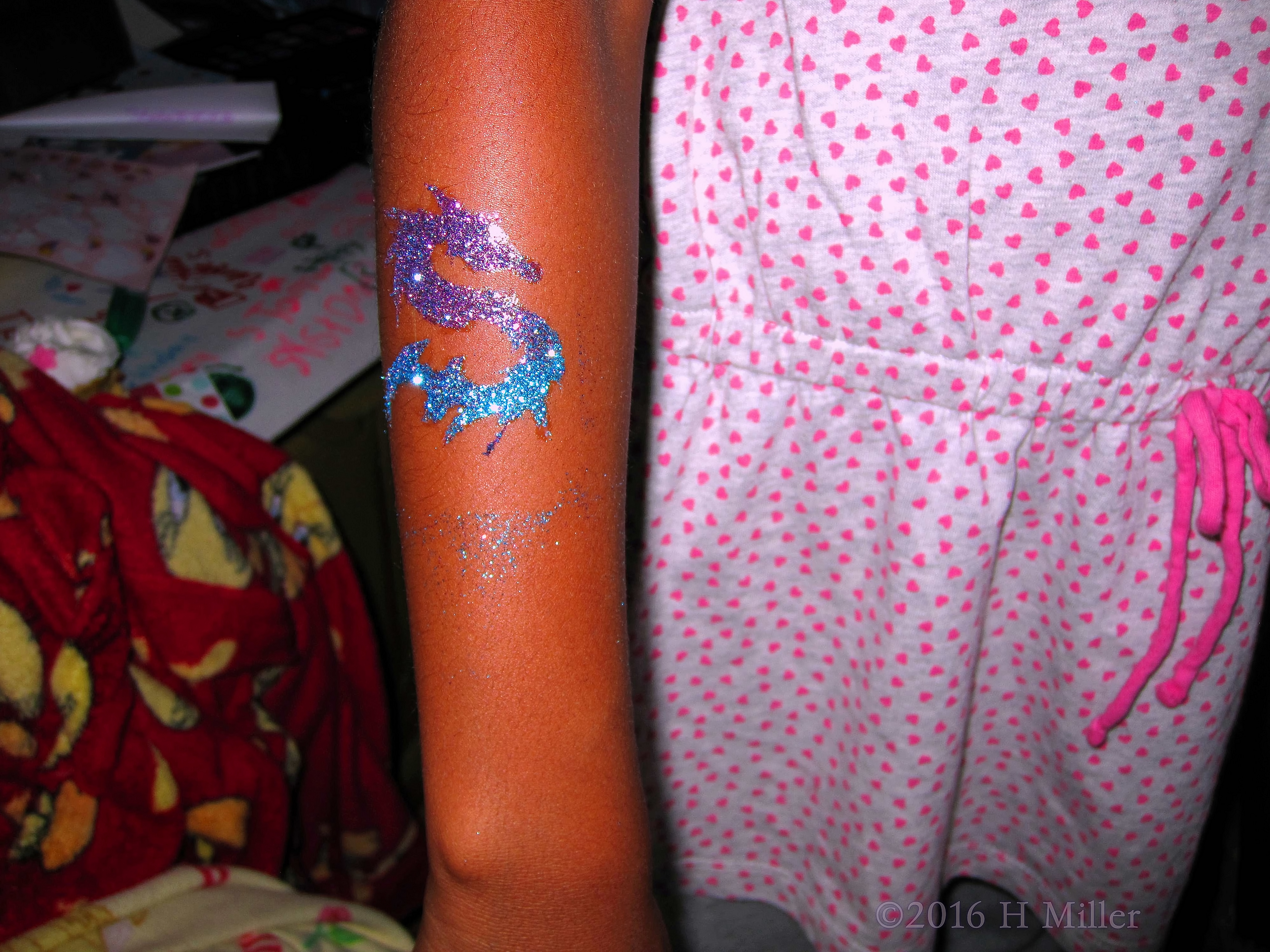 Isn't This Temporary Glitter Tattoo Just So Cool!! 