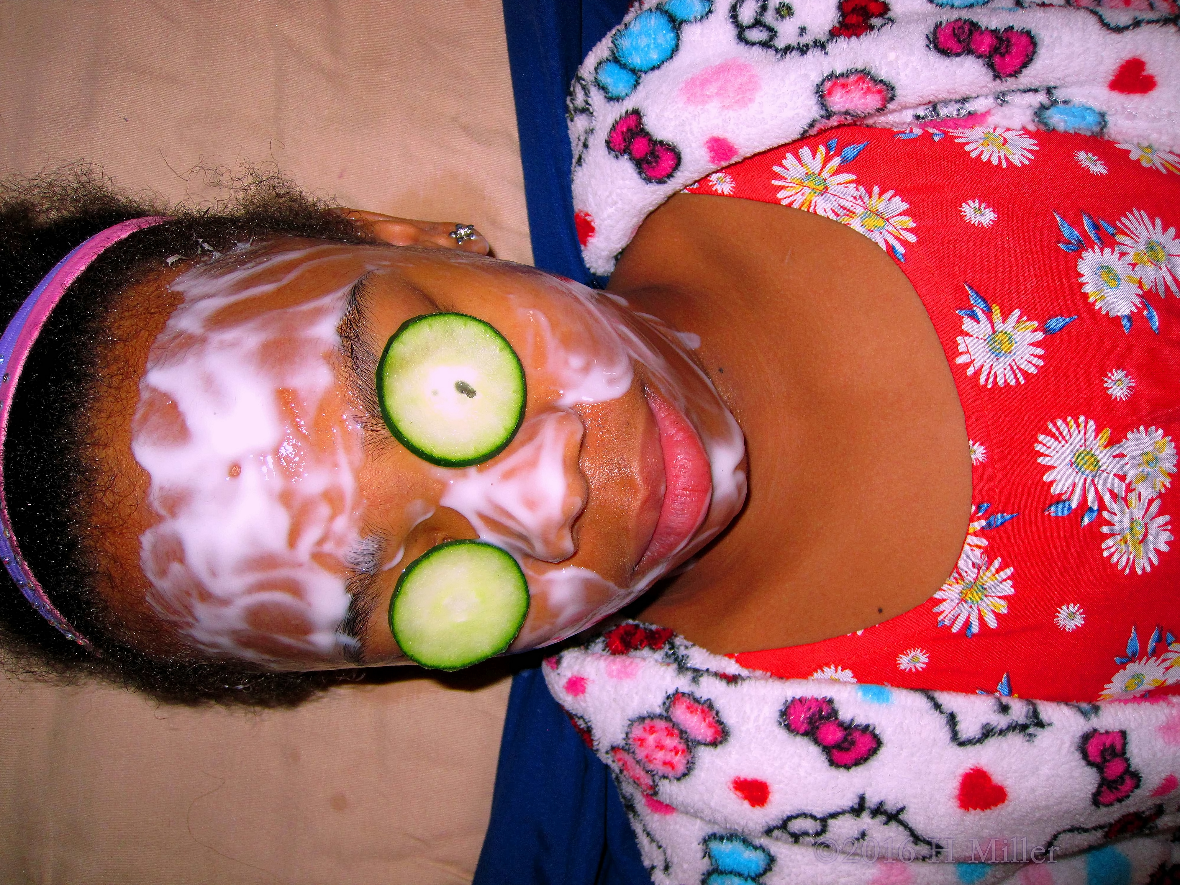 So Calm, So Cool, So Relaxing!! Facials For Girls Are The Best! So Calm, So Cool, So Relaxing!! Facials For Girls Are The Best!