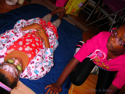 Sydney Jumping In To See How Kids Facials Are Done Sydney Jumping In To See How Kids Facials Are Done