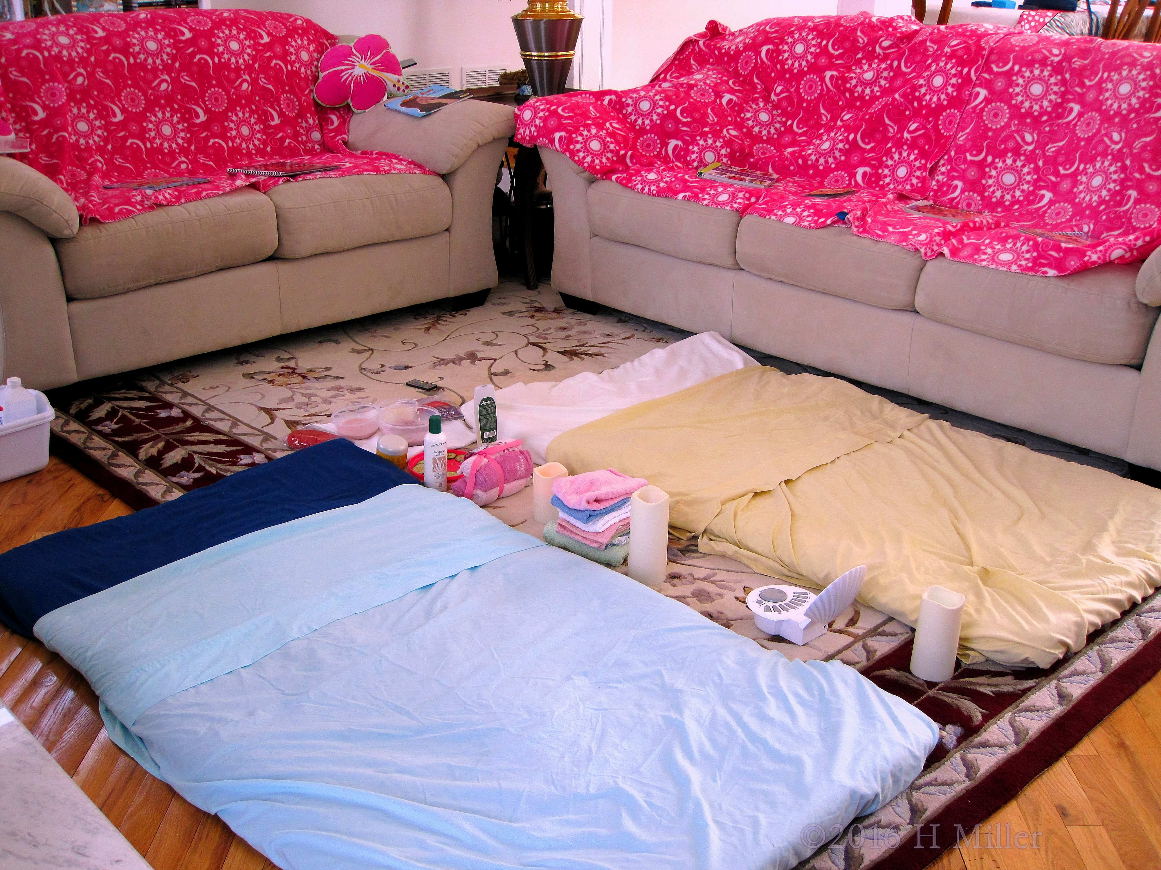 Girls Will Enjoy A Facial Here! Girls Will Enjoy A Facial Here!