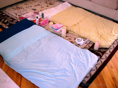 Girls Massage And Facial Area...Awesome! Girls Massage And Facial Area...Awesome!