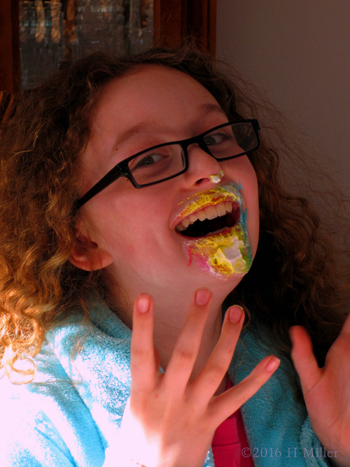 Awww...! Look At That Makeup! Awww...! Look At That Makeup!