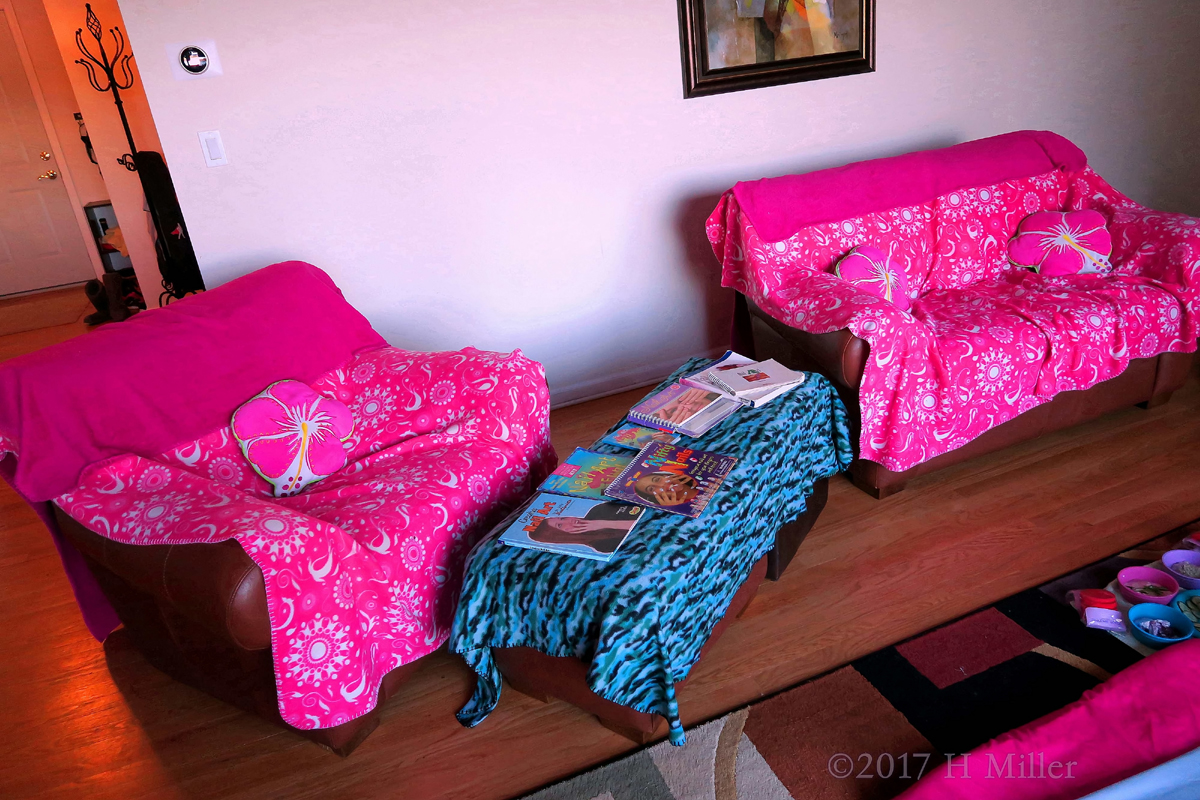 Pink Spa Throws Decorate A Cozy Lounge Area With Nail Art Design Books On Display