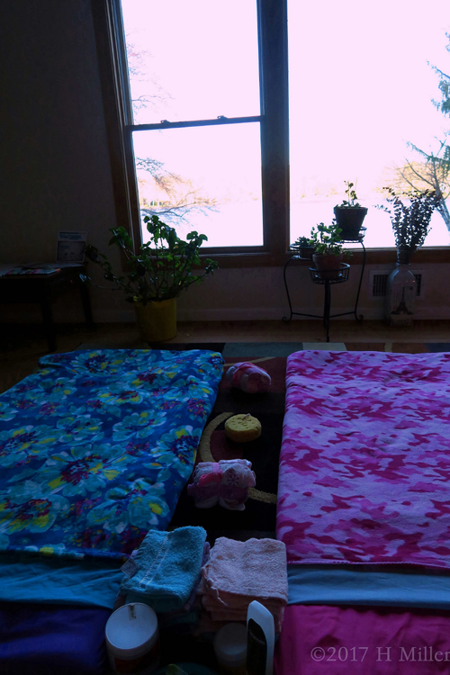 Making Good Use Of Natural Lighting In The Kids Facial And Massage Area. Making Good Use Of Natural Lighting In The Kids Facial And Massage Area.