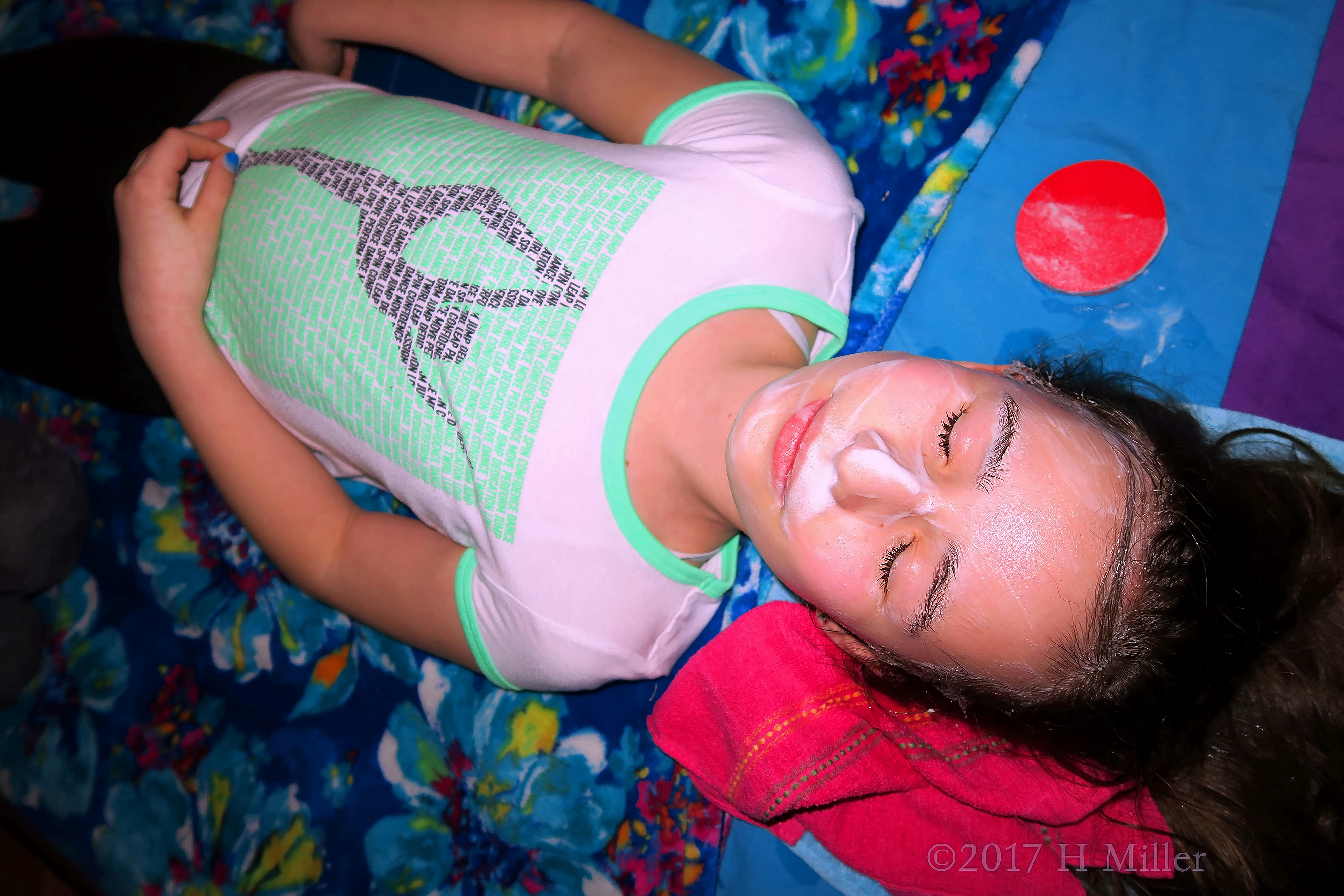 Relaxing Girls Facial In Progress Relaxing Girls Facial In Progress